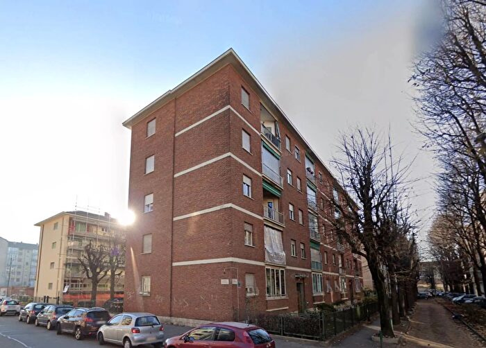 Appartamento con 5 locali in vendita in Via Albisola, Torino