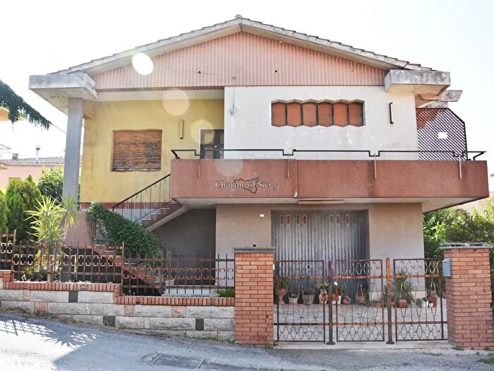 Casa quadrilocale in vendita in Via Risorgimento Modica, Modica