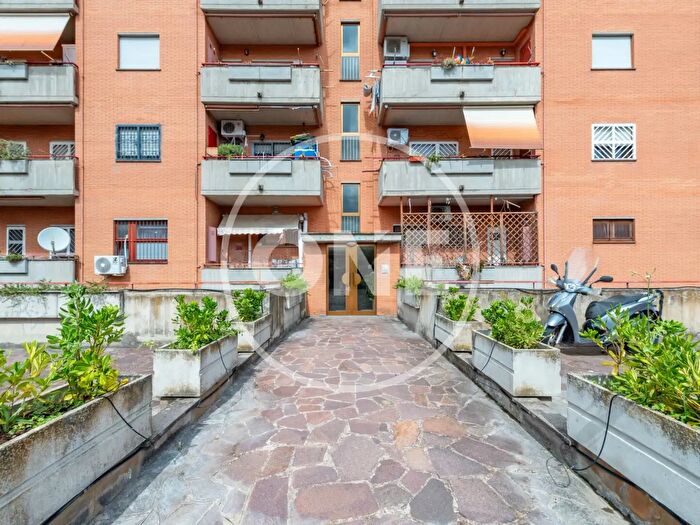 Appartamento trilocale in affitto in Via del Casale Agostinelli, Roma