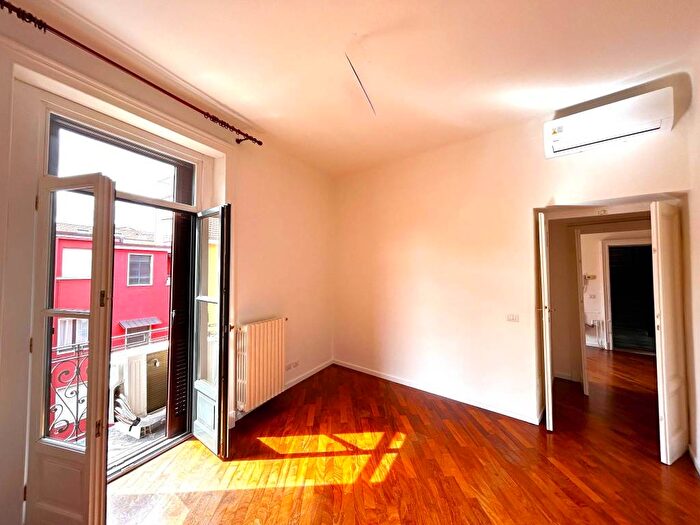 Appartamento trilocale in affitto in Viale Premuda, Piave Tricolore, Milano