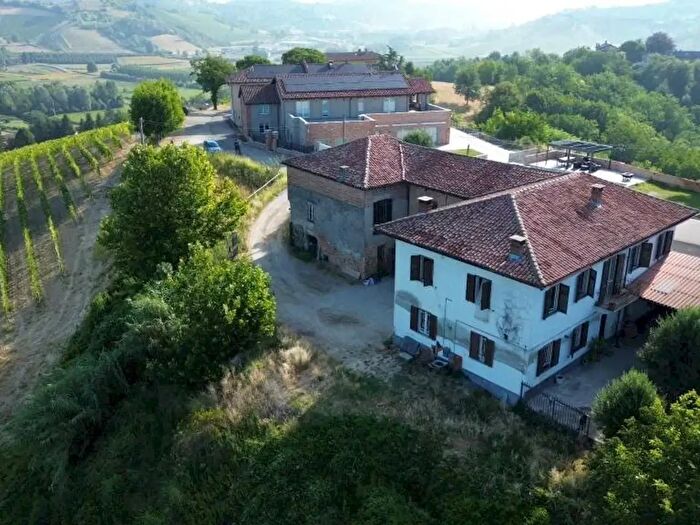Casa con 10 locali in vendita in Via Bricco Monti, Montegrosso D'Asti