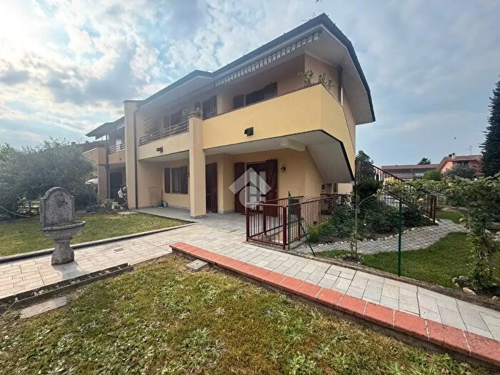 Appartamento trilocale in vendita in Via Rosolino Passerini, Codogno