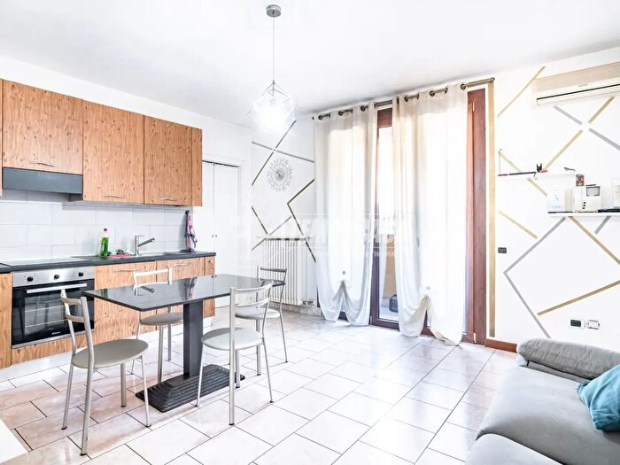 Appartamento trilocale in vendita in Via G Guareschi, Caronno Pertusella