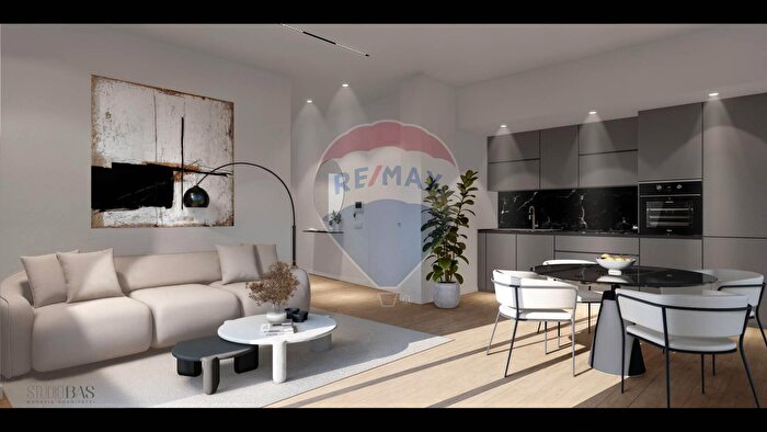 Appartamento trilocale in vendita in Via Francesco Crispi, Palermo