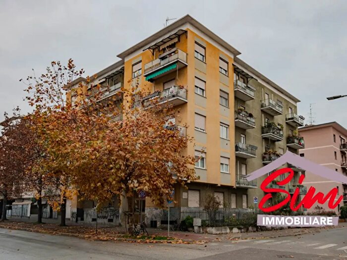 Appartamento bilocale in vendita in Viale Giulio Cesare, Novara