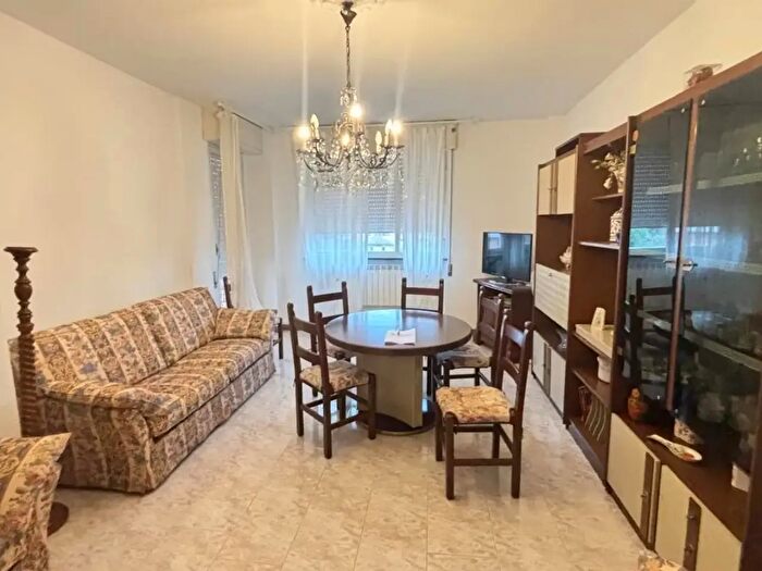 Appartamento con 5 locali in vendita in Ale Alcide De Gasper, Lucca