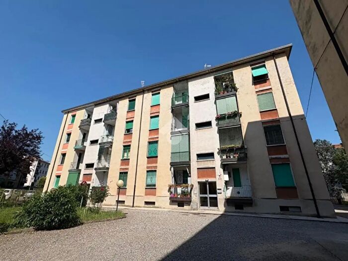 Appartamento bilocale in vendita in Via Brennero, Legnano