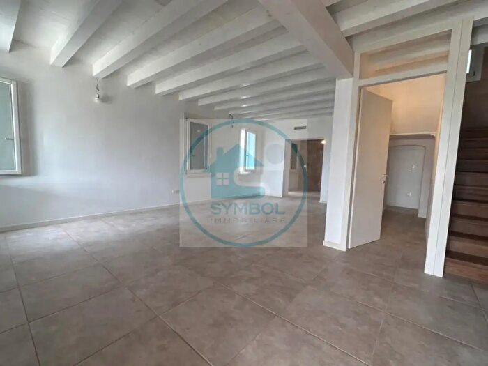 Casa quadrilocale in vendita in Via Castellana, Venezia