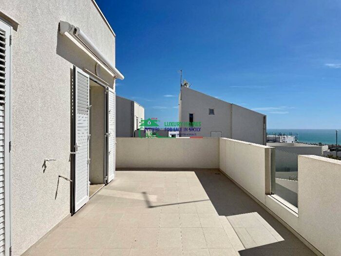 Appartamento trilocale in affitto in Via Alberto Mattei, Contrade di Marina di Ragusa, Ragusa