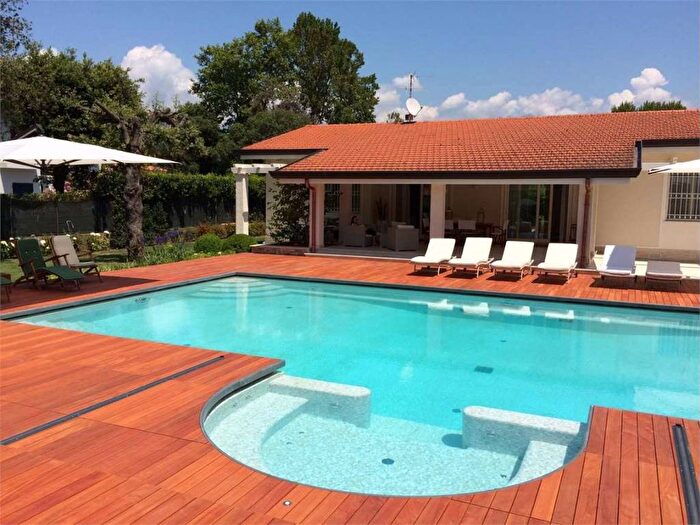 Casa con 6 locali in affitto in Roma Imperiale, Forte dei Marmi