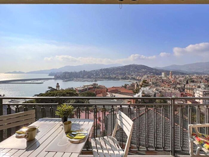 Appartamento quadrilocale in affitto in Via Don Giovanni Minzoni, Castello Don Minzoni, Rapallo