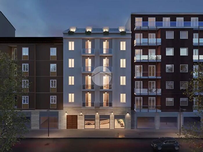 Appartamento trilocale in vendita in Via Angelo Inganni, Milano