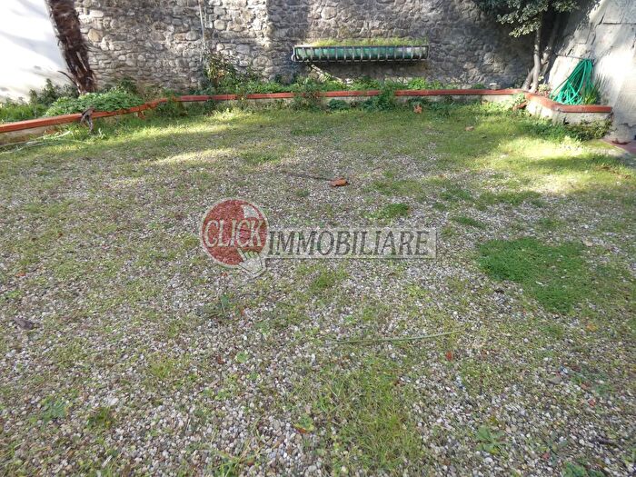 Casa con 8 locali in vendita in Vicchio