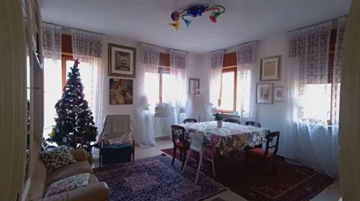 Appartamento con 6 locali in vendita in Via Campagna, Piacenza