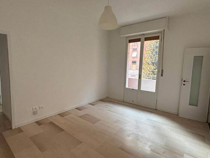 Appartamento trilocale in affitto in Via Fratelli Rosselli, Bologna Sulmona, Milano