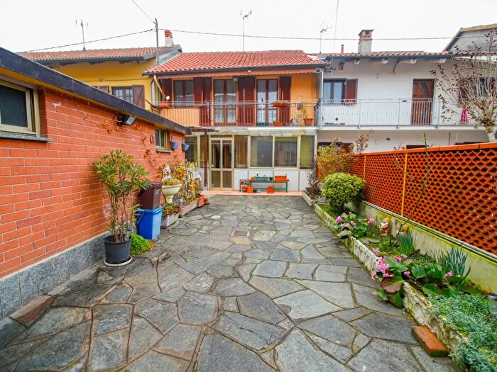 Casa quadrilocale in vendita in Via Roveglia Ruffini, Leini