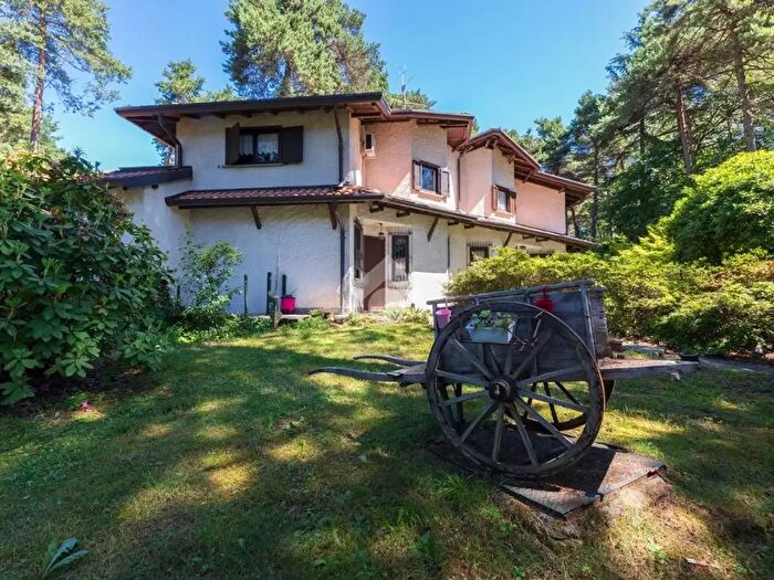 Casa monolocale in vendita in Via dei Pini, Venegono Inferiore