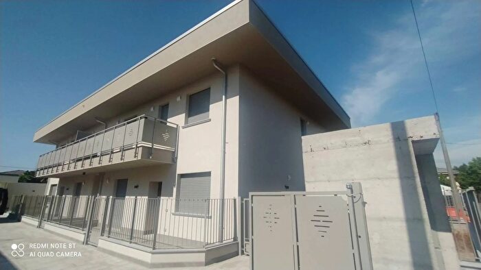 Appartamento trilocale in vendita in Via Europa, Bariano