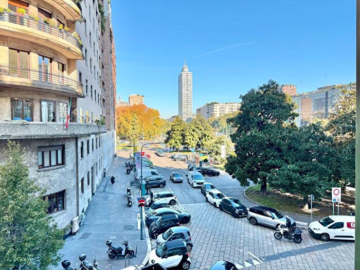 Appartamento trilocale in affitto in Piazza della Repubblica, Porta Nuova, Milano