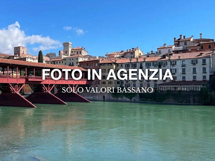 Appartamento con 7 locali in vendita in Via Macello, Bassano Del Grappa