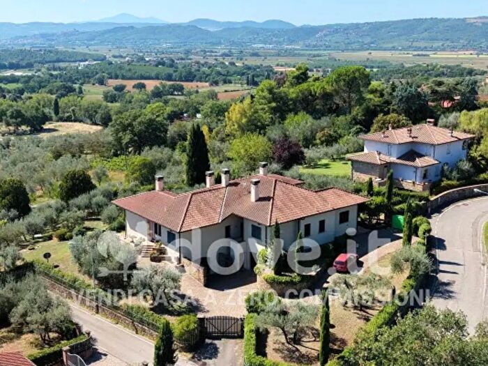 Casa con 6 locali in vendita in Via Sandro Pertini, Lucignano