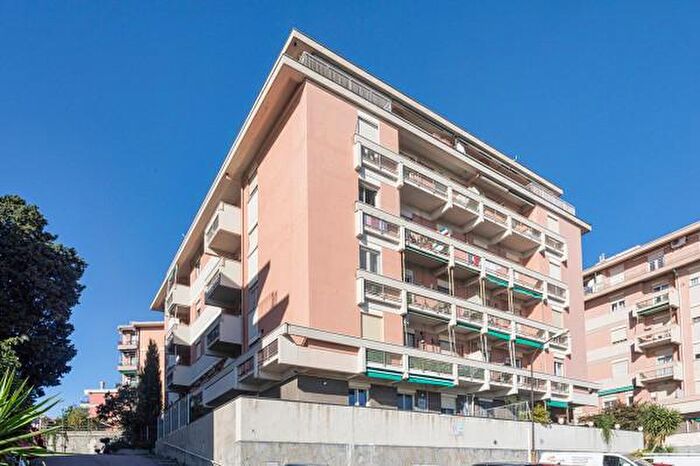 Appartamento con 6 locali in vendita in Via Amedeo Pescio, Genova