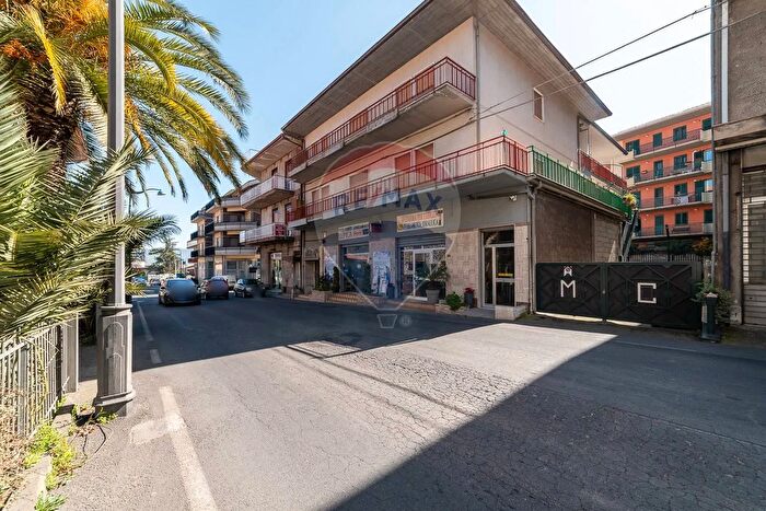 Appartamento con 5 locali in vendita in Via Bonaventura C, Randazzo