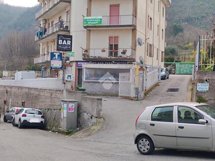 Appartamento trilocale in vendita in Via Altimari, Salerno