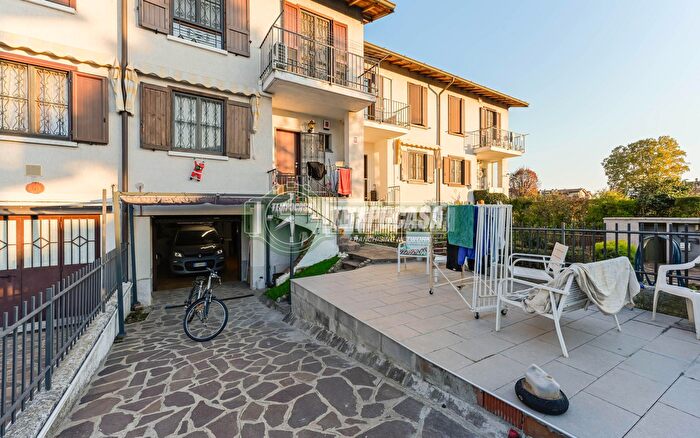 Casa quadrilocale in vendita in Settala