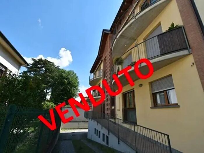 Appartamento trilocale in vendita in Via Cadorna, Bernareggio