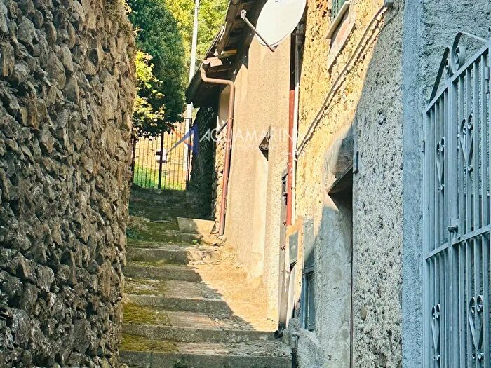 Casa bilocale in vendita in Via Nuova, Isolabona