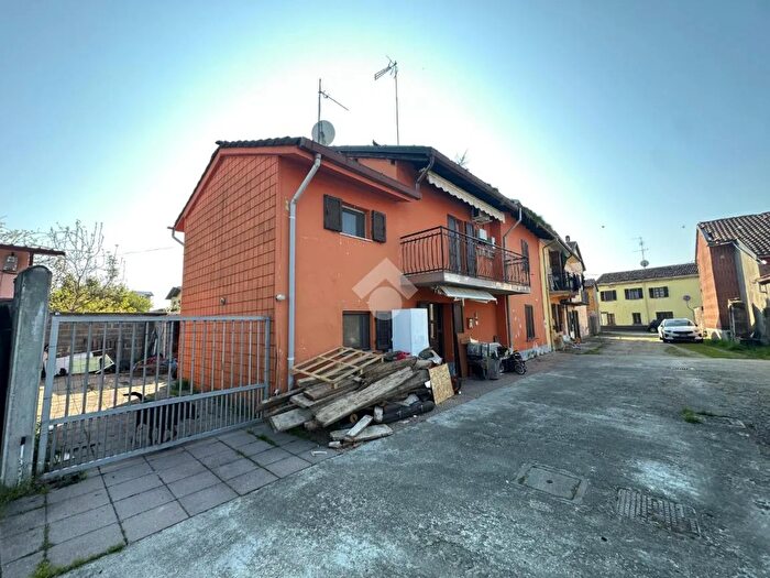 Casa quadrilocale in vendita in Via Eugenio Curiel, Granozzo Con Monticello