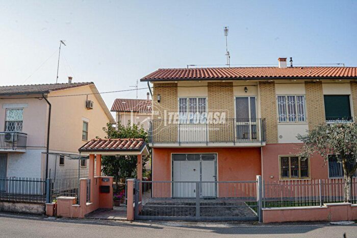 Appartamento con 6 locali in vendita in Via San Fortunato, Fano