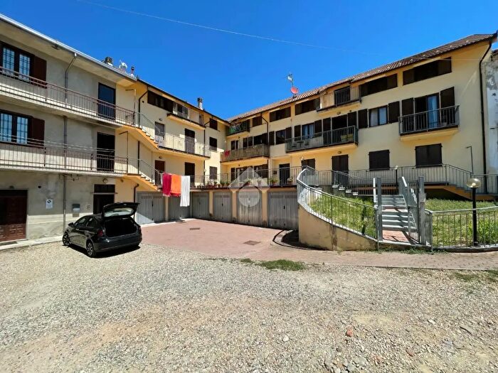Appartamento trilocale in vendita in Piazza Caracco, Cassinasco