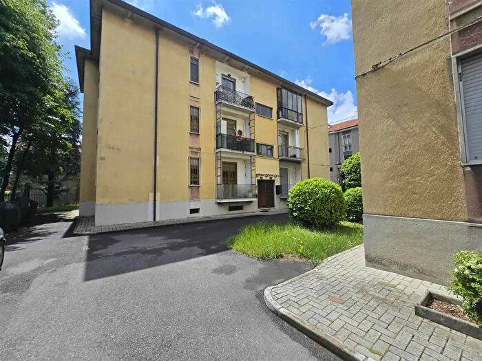 Appartamento quadrilocale in vendita in Via Brembo, Monza