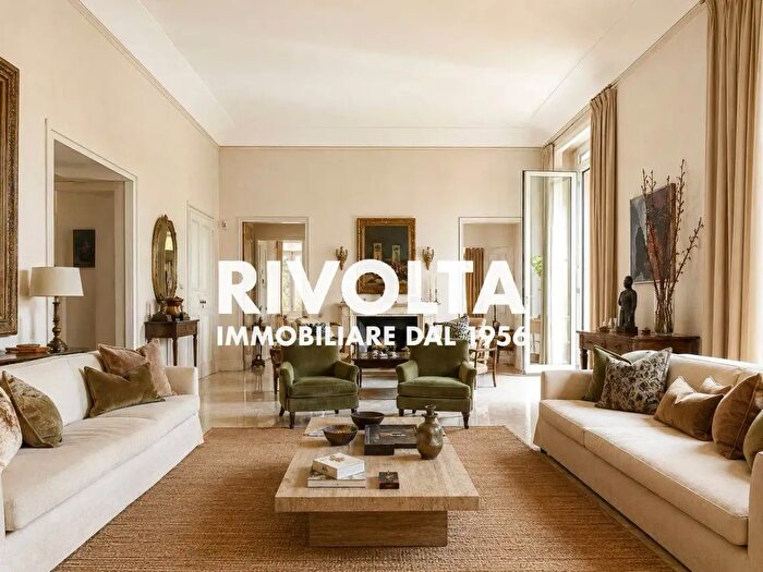 Appartamento con 8 locali in vendita in Via Barnaba Oriani, Roma