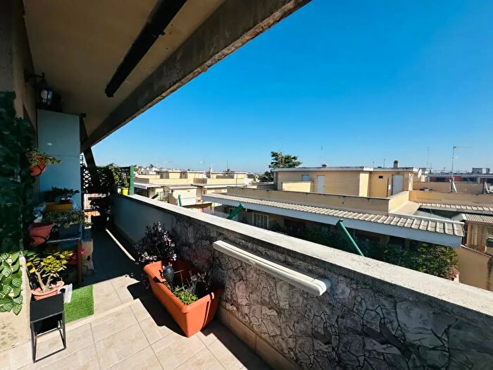Appartamento trilocale in vendita in Via Luigi Capuana, Roma
