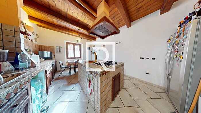 Casa quadrilocale in vendita in Strada Vitignano Para Meldola, Meldola