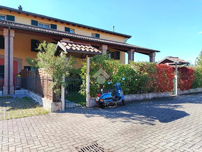 Appartamento con 5 locali in vendita in Strada Principale Beneceto San Lazzaro, Parma