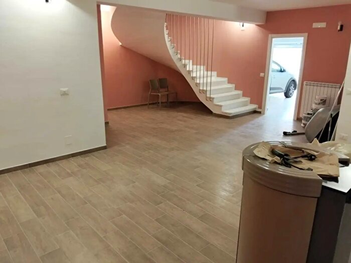Appartamento quadrilocale in vendita in Corso Vittorio Emanuele, Laurino