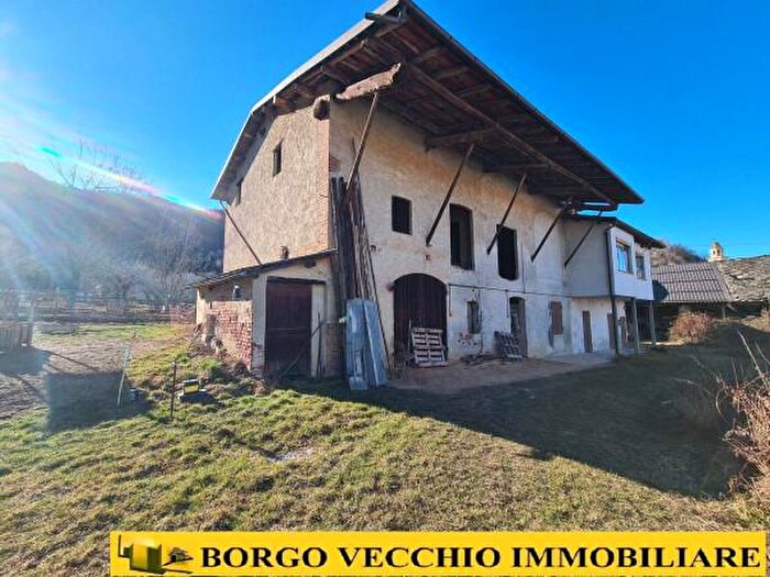 Casa con 6 locali in vendita in Via San Martino, Vignolo