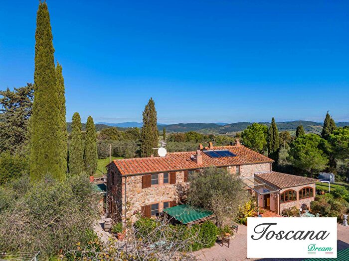 Casa con 18 locali in vendita in Gavorrano