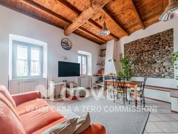 Appartamento trilocale in vendita in Via Monte Grappa, Casciago