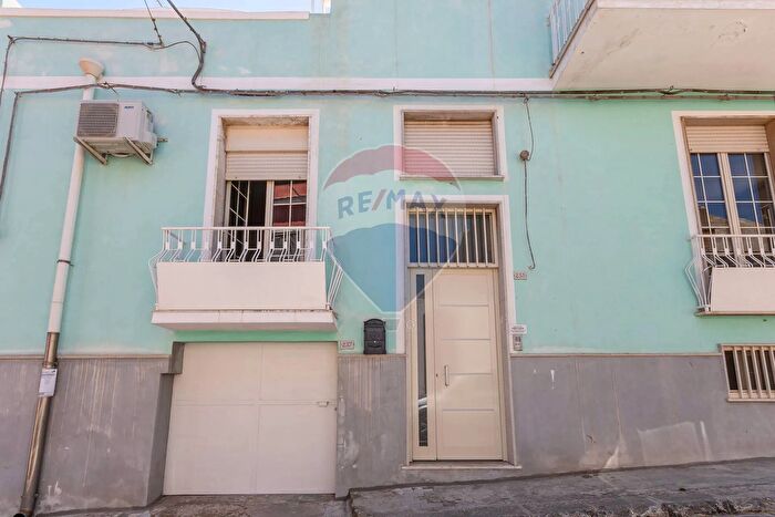 Casa con 8 locali in vendita in Via Roma, Pachino