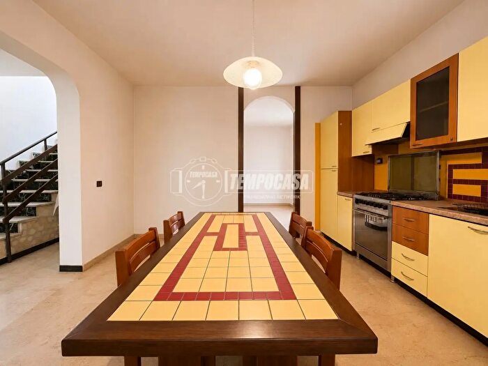 Casa con 6 locali in vendita in Peschiera Del Garda