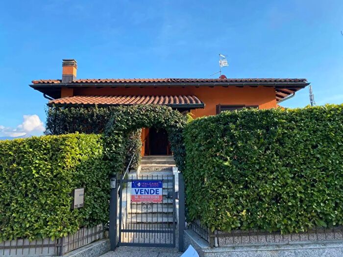 Appartamento quadrilocale in vendita in Lavena Ponte Tresa