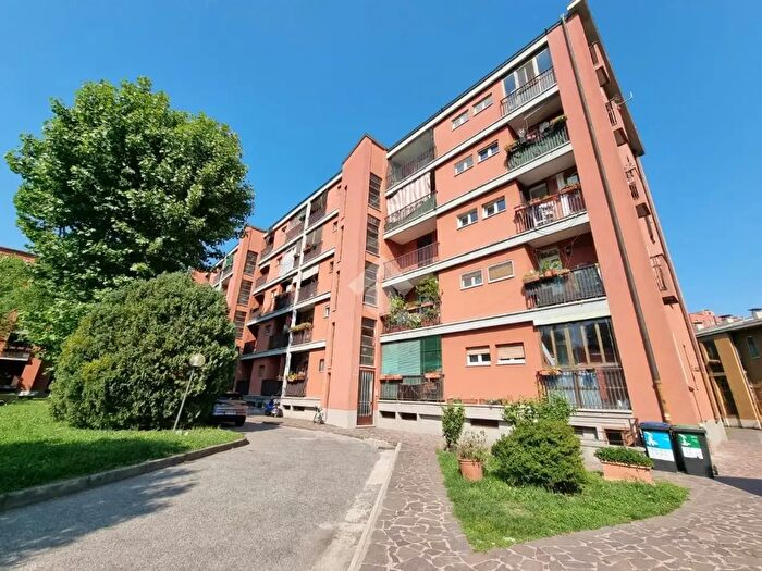 Appartamento quadrilocale in vendita in Via Osteno, Milano