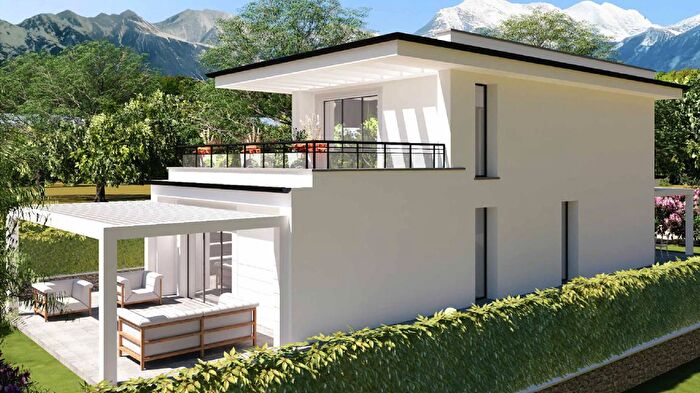 Casa con 6 locali in vendita in Massa