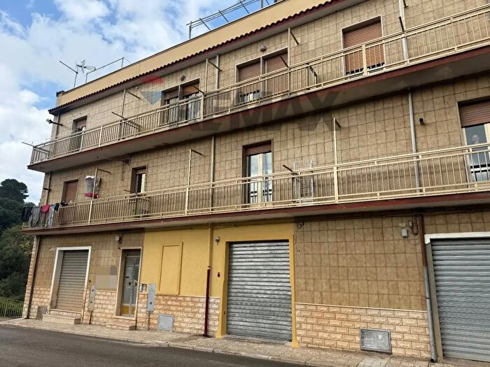 Appartamento con 8 locali in vendita in Via Guglielmo Marconi, San Nicandro Garganico