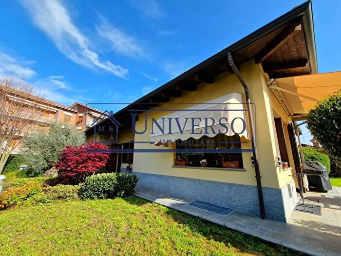 Casa con 9 locali in vendita in Viale Giuseppe di Vittorio aPontecurone, Pontecurone